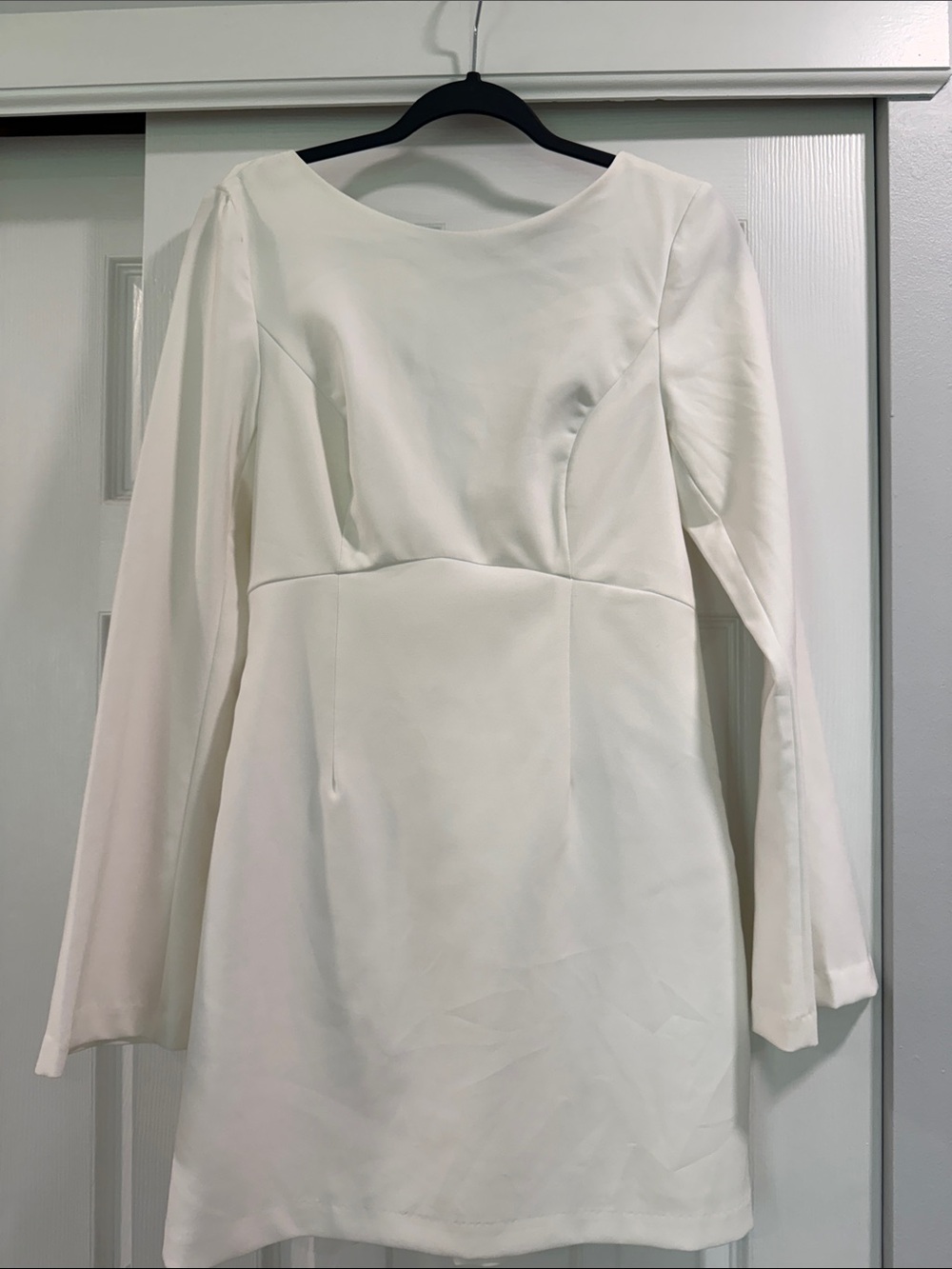 Lulus White Long-Sleeve Women’s short Dress with open back and Bow | size M